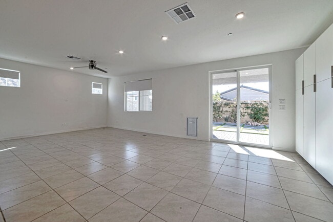 Building Photo - 10937 Parsley Ave