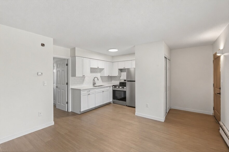 Building Photo - 1975 Central Ave