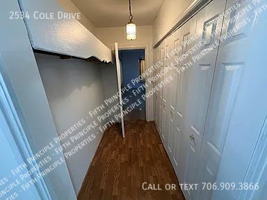 Building Photo - 2534 Cole Dr