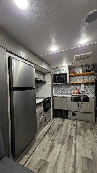 Building Photo - 6835 Purvis Ln