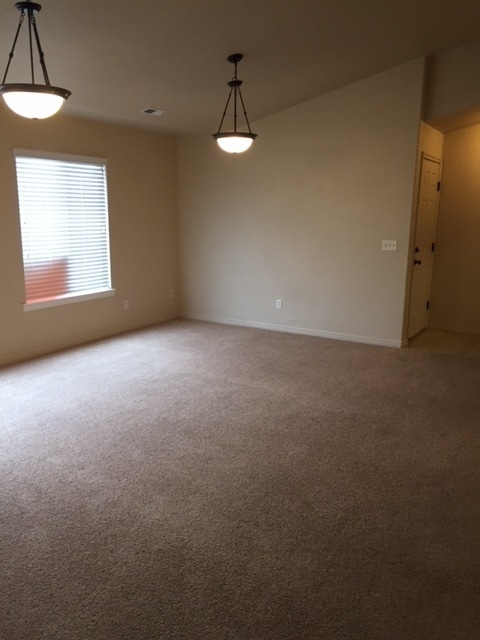 Building Photo - Move In Special For Eagle Mountain Condo!
