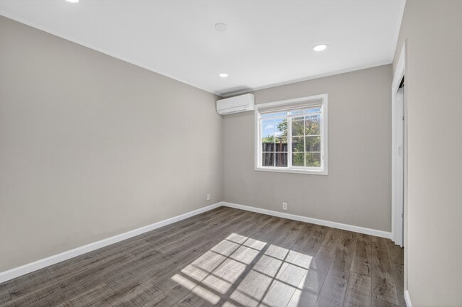 Building Photo - 42645 Newport Dr