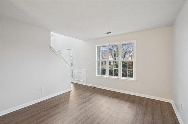 Building Photo - 3120 Northcliff Dr