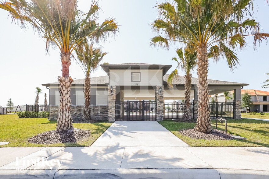 Building Photo - 1570 Isleta Lp