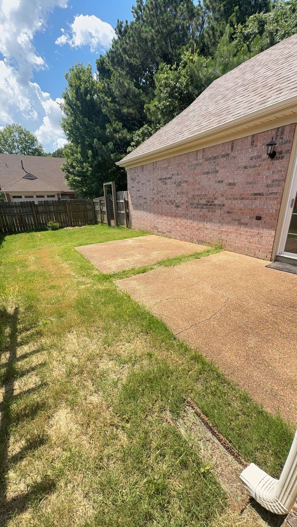 Building Photo - Spacious 3-Bedroom Home with Double Garage...