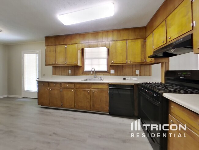 Building Photo - 188 Misty Hollow Way