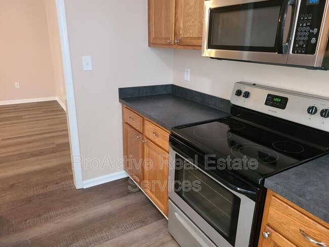 Building Photo - 216 Diamond Ave