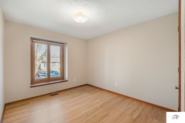 Building Photo - AVAILABLE NOW!