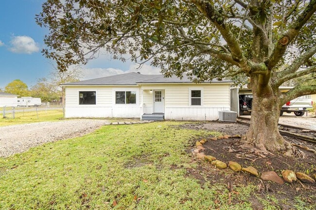 Building Photo - 301 S 3rd St