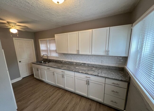 Building Photo - Cozy 2-Bedroom Duplex Minutes from Indepen...