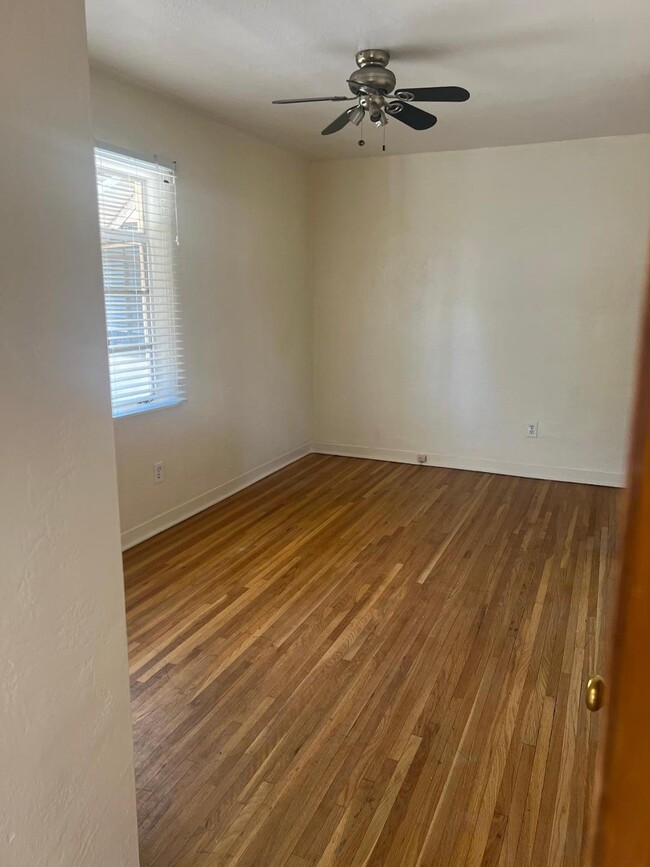 Building Photo - 4121 Mesa Verde Ave NE