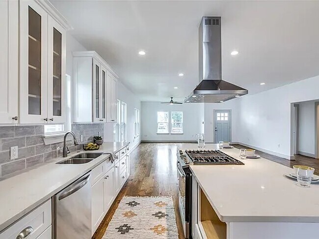 Building Photo - 6619 Sherman St