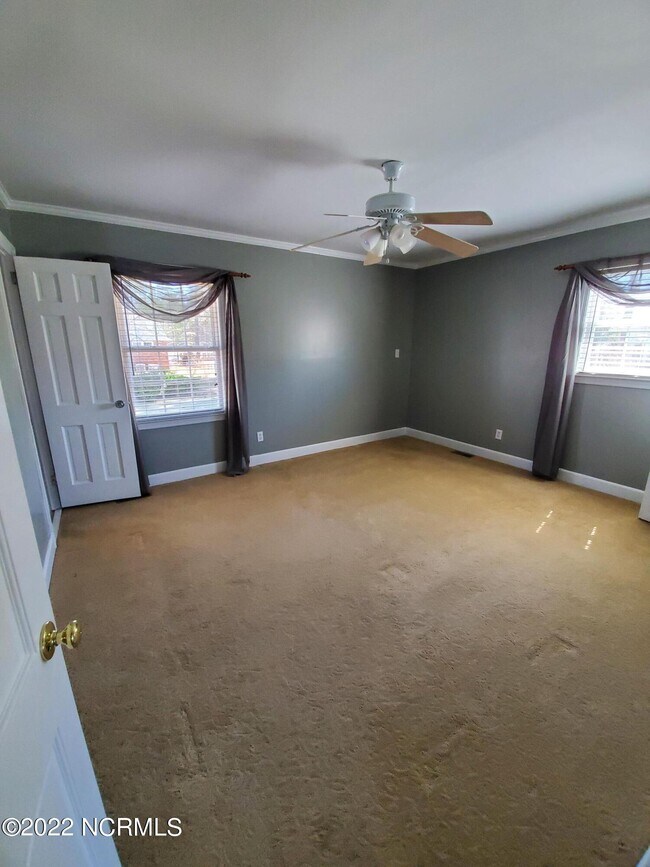 Building Photo - 6325 Niblick Rd
