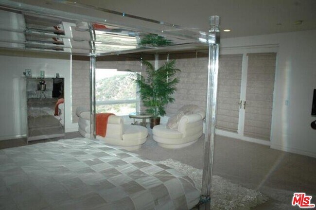 Building Photo - 14445 Mulholland Dr