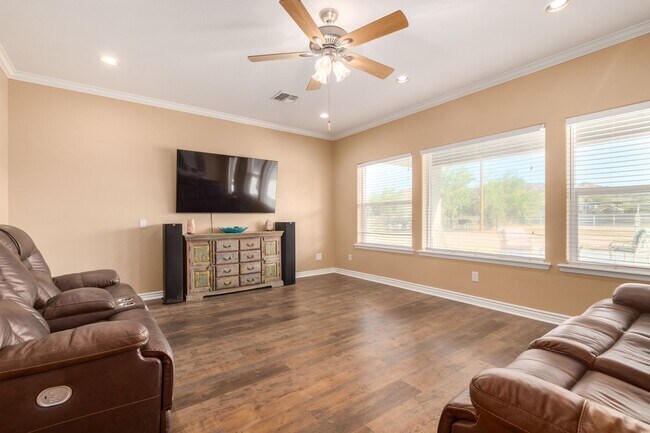 Building Photo - Beautiful 4 Bedroom Home on 1.25 ACRES in QUEEN CREEK!