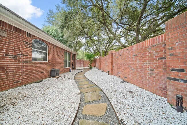 Building Photo - 6402 Parkriver Crossing