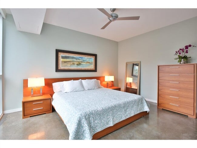 Building Photo - 1350 Main St