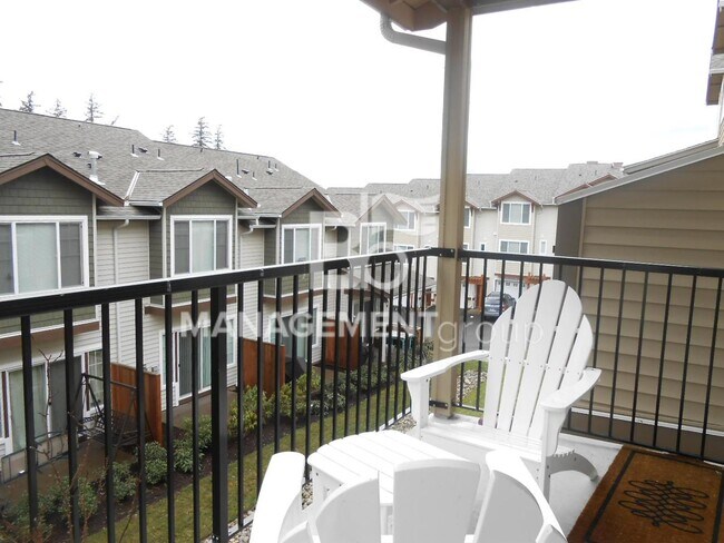 Building Photo - Beautiful Townhome Located In NW Portland's Timberland Community