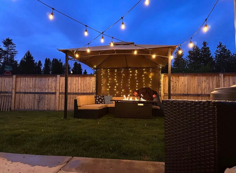 Building Photo - 16496 Pine Creek Dr