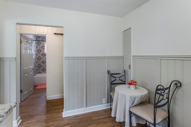 Building Photo - 130 S Park Rd