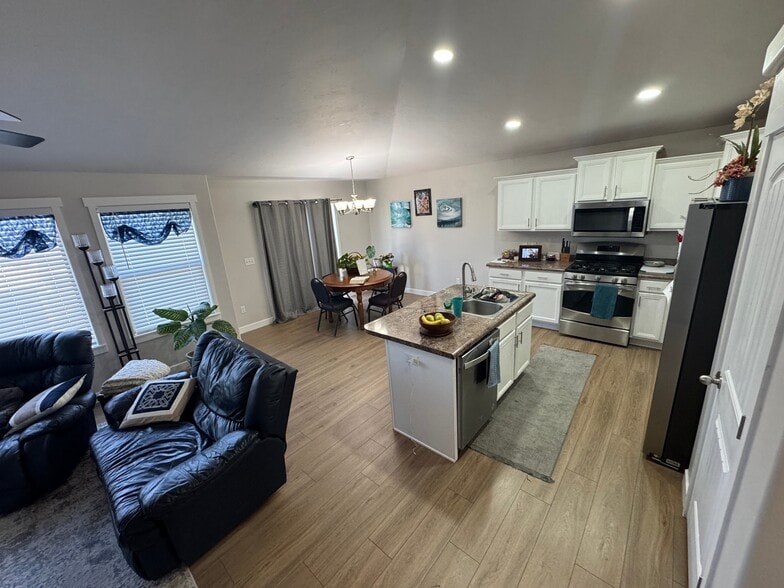 Building Photo - 1089 W 530 N