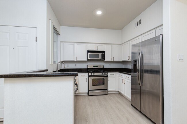 Building Photo - First floor unit in gated Summerlin community