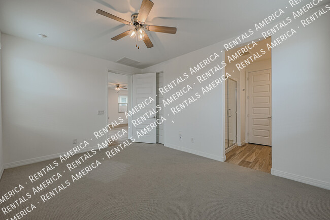 Building Photo - 5938 N 90th Dr