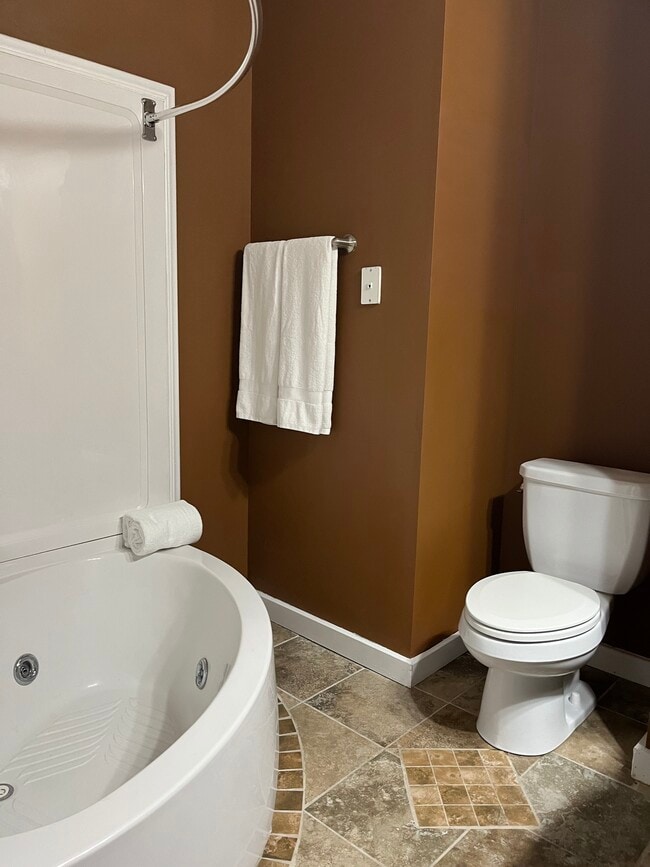 Building Photo - Charming 2-Bed, 2-Bath Main-Floor Home in Indianapolis