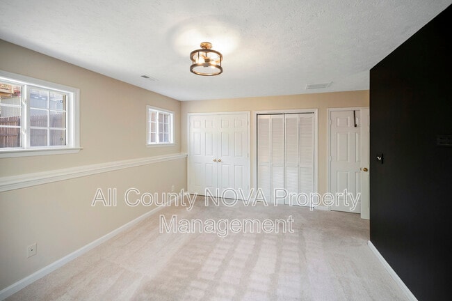 Building Photo - 610 Kensington Dr
