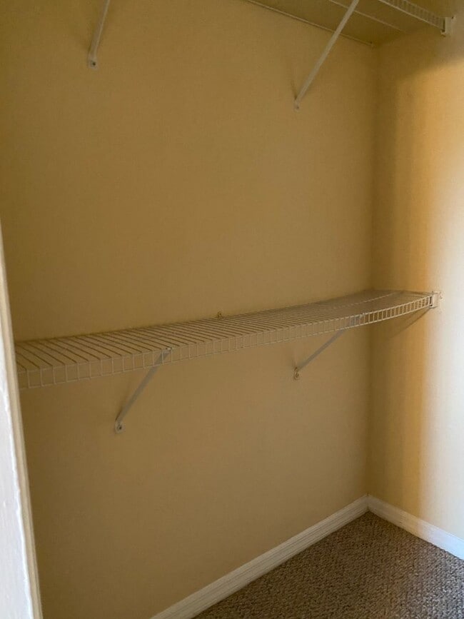 Building Photo - 2 Bed 1 Bath Condo | Pet Friendly | Washer...