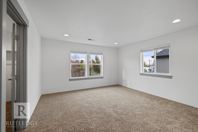 Building Photo - 3/2.5 Bedroom Townhome