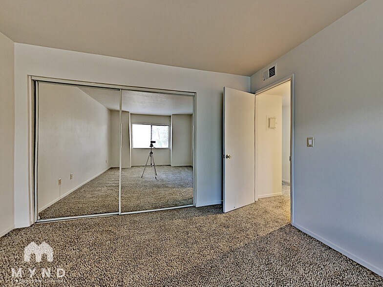 Building Photo - 2624 Sunny Slope Dr