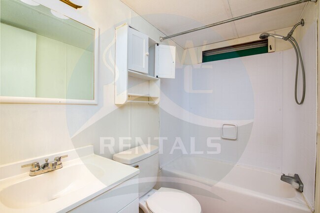 Building Photo - Charming 3-bedroom, 2-bath single wide trailer in Whittier, NC available now for year-long lease.
