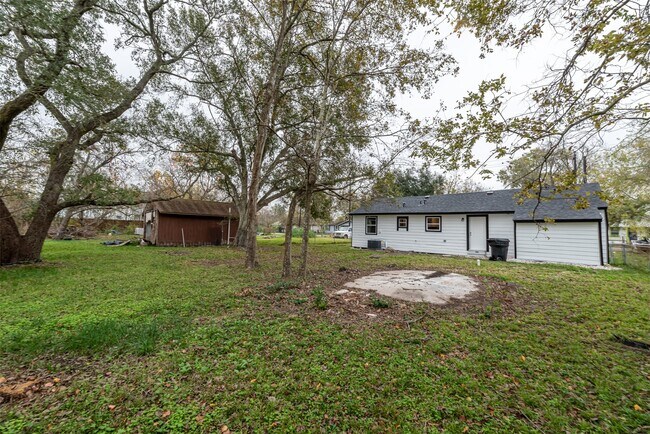 Building Photo - 4909 Higgins St