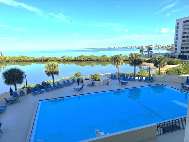 Building Photo - 6009 Sea Ranch Dr