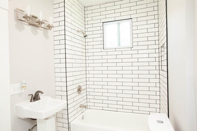 Building Photo - 116 Beechwood St