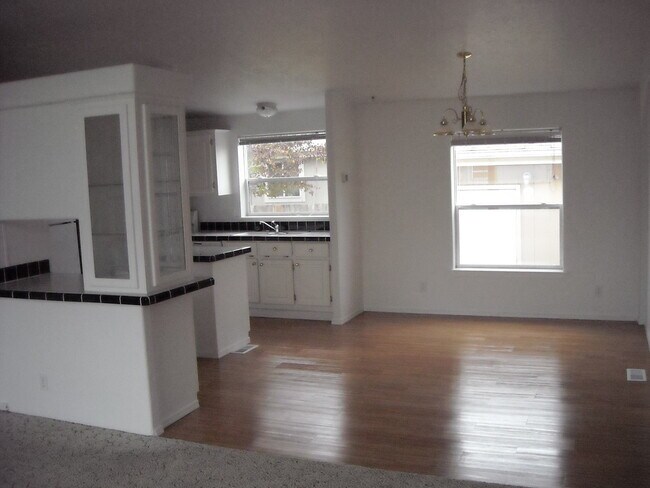 Building Photo - 33139 Fuchsia Ln