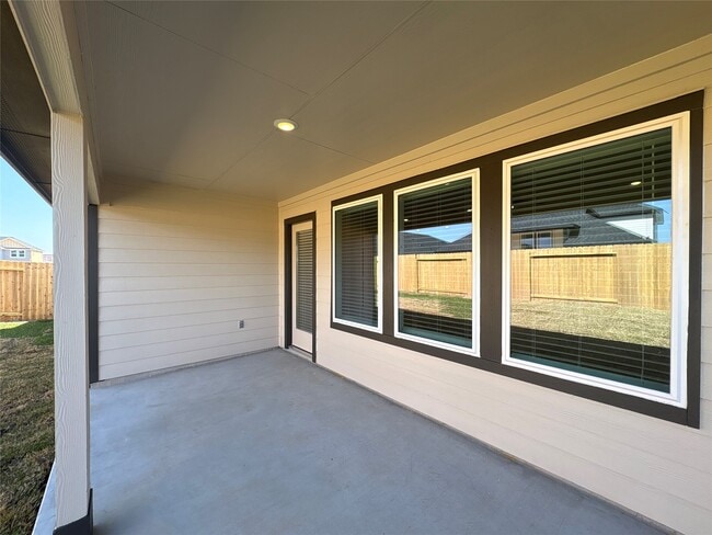 Building Photo - 31114 Royal Acres Ct