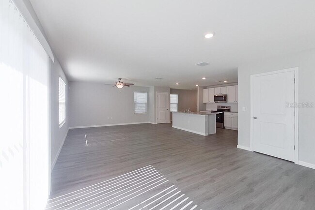 Building Photo - 8642 SW 43rd Ter