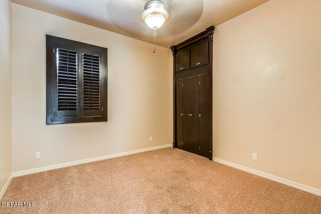 Building Photo - 12800 Cozy Cove Ave