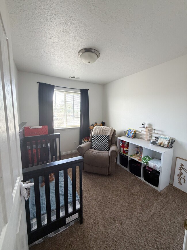 Building Photo - 884 Capital Ave