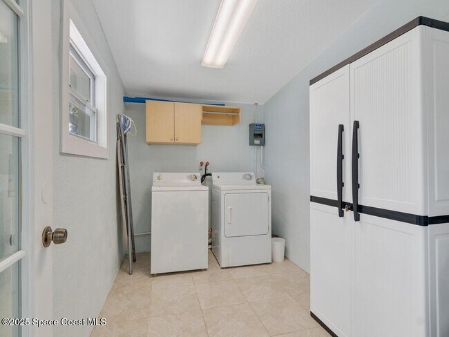 Building Photo - 3957 Canal Dr