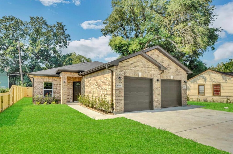 Connected Garage - 4118 Mallow St