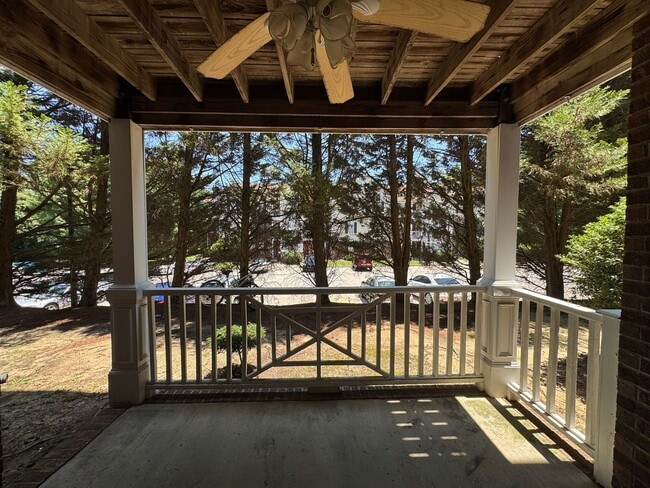 Building Photo - Lovely 2 Bedroom King's Grant Condo