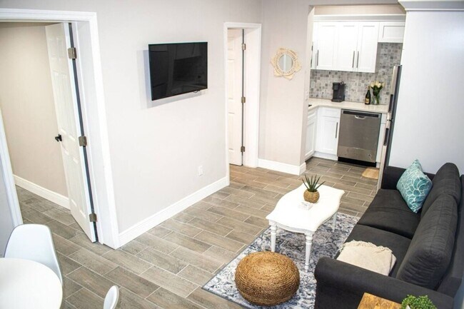 Building Photo - Glamorous Ybor Home • near Downtown