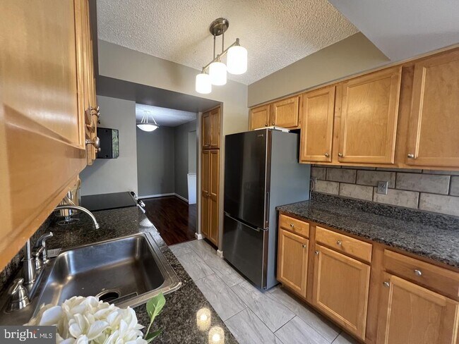 Building Photo - 4500 S Four Mile Run Dr