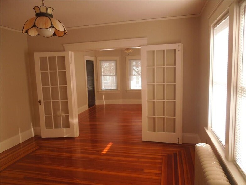 Building Photo - 44 Gentian Ave