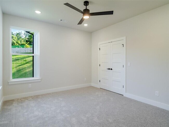 Building Photo - 1317 Bunker Dr