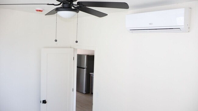 Building Photo - 3 bedrooms 2 bathrooms Duplex with a 2 car garage