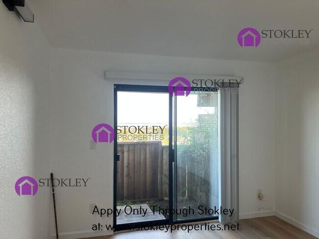 Building Photo - 523 Bustos Pl